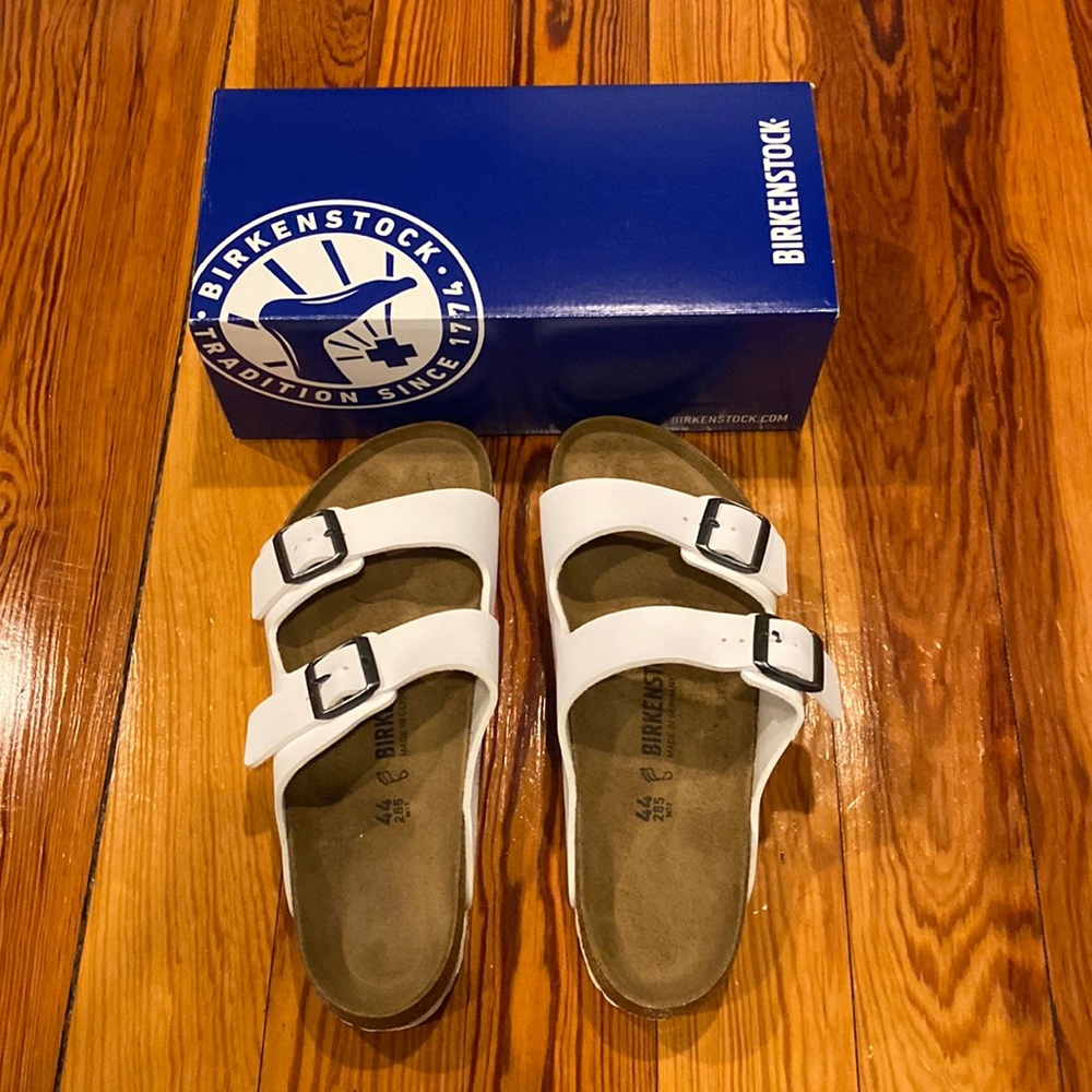 Brand New White “Arizona” Birkenstock - Size 11